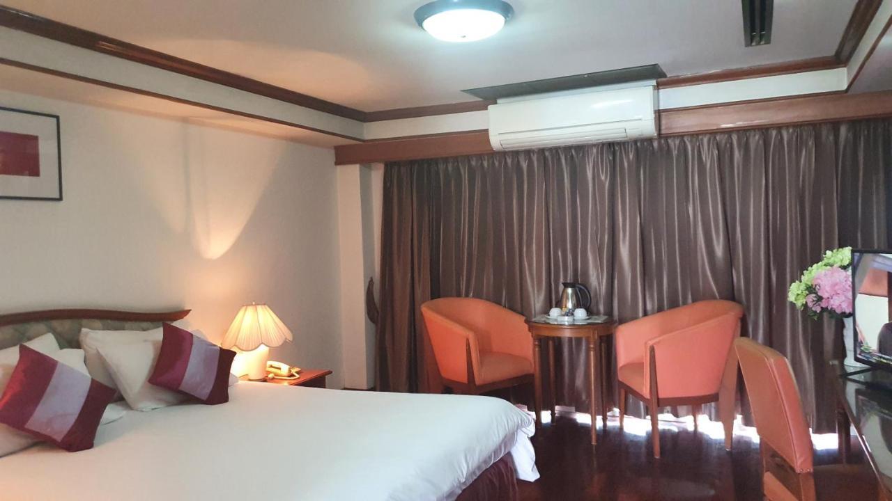 Interchange Tower Serviced Apartment - Sha Extra Plus Bangkok Exterior photo