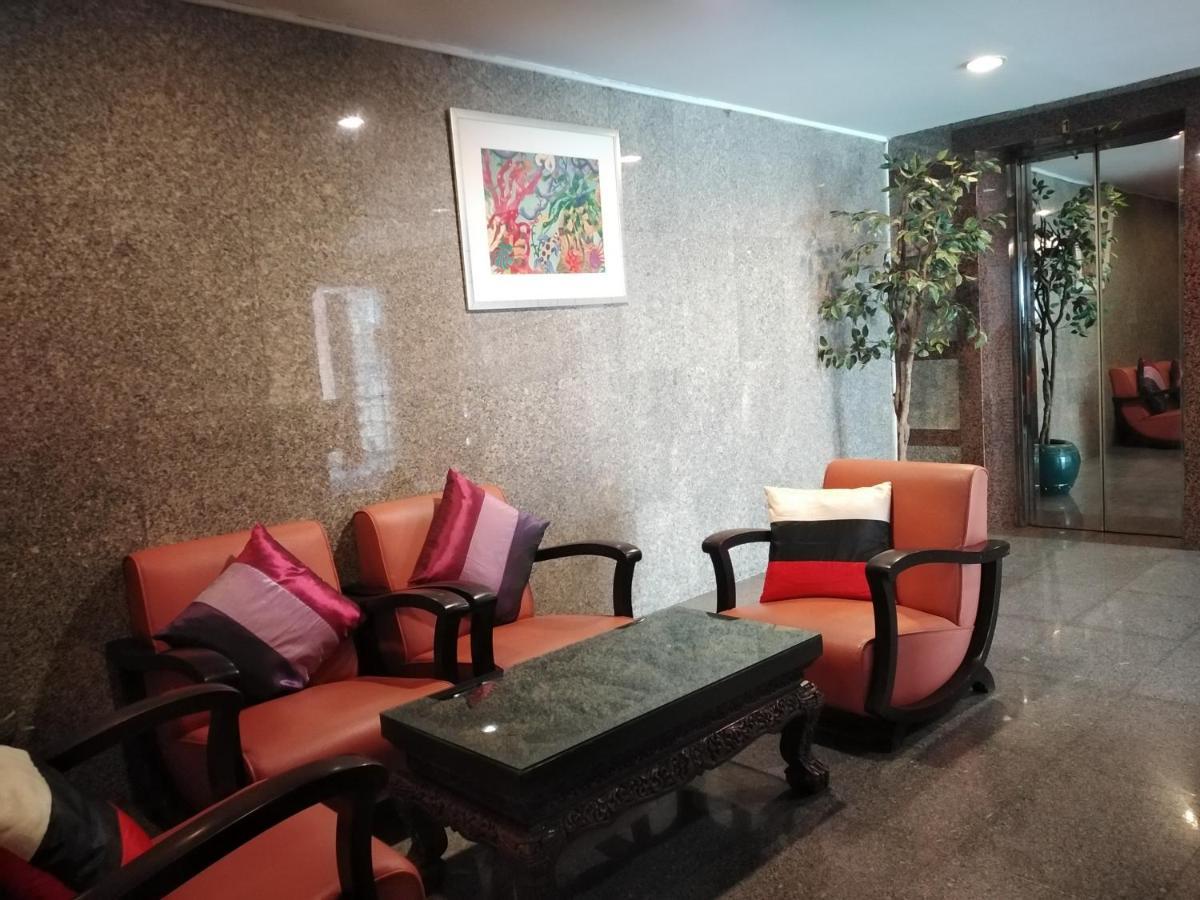 Interchange Tower Serviced Apartment - Sha Extra Plus Bangkok Exterior photo