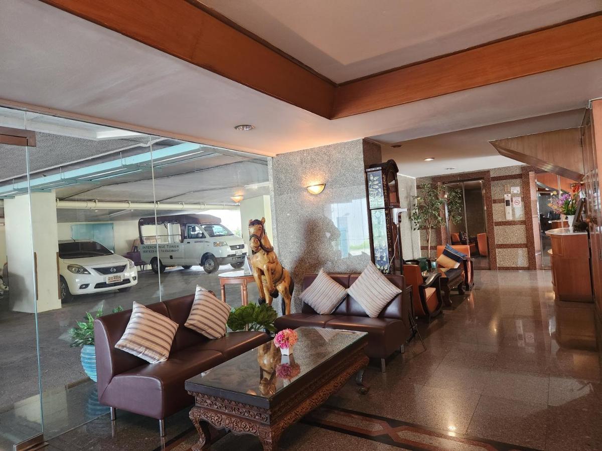 Interchange Tower Serviced Apartment - Sha Extra Plus Bangkok Exterior photo