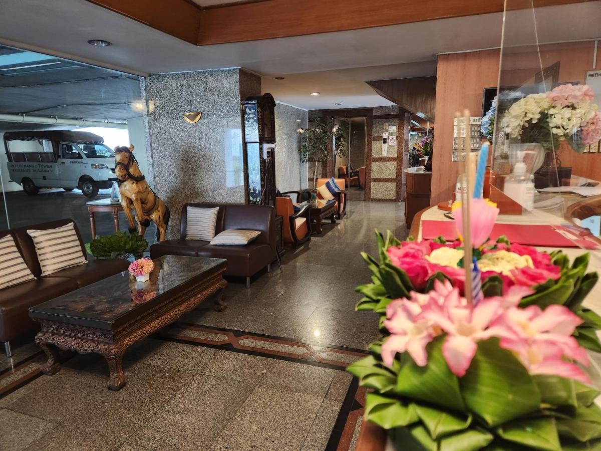 Interchange Tower Serviced Apartment - Sha Extra Plus Bangkok Exterior photo