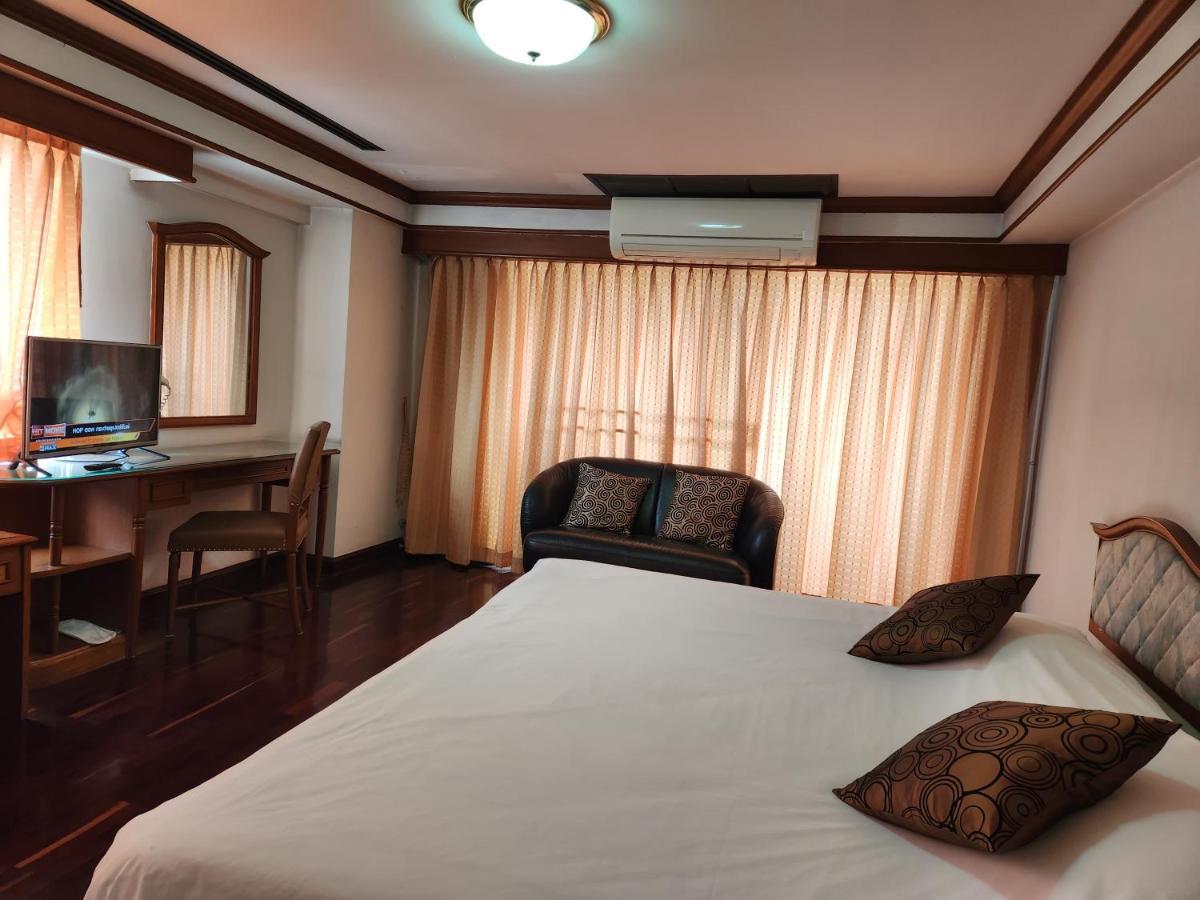 Interchange Tower Serviced Apartment - Sha Extra Plus Bangkok Exterior photo