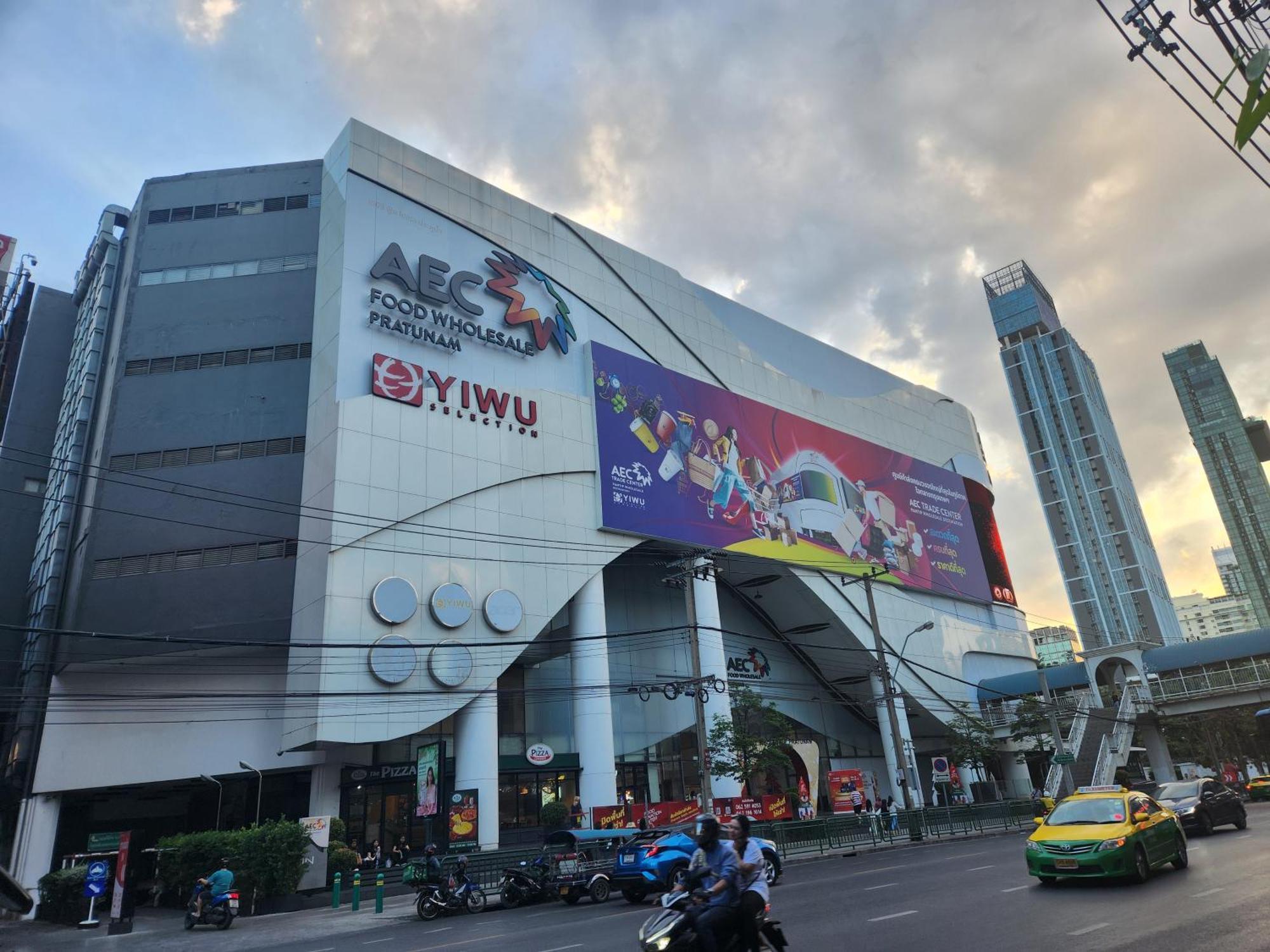 Interchange Tower Serviced Apartment - Sha Extra Plus Bangkok Exterior photo