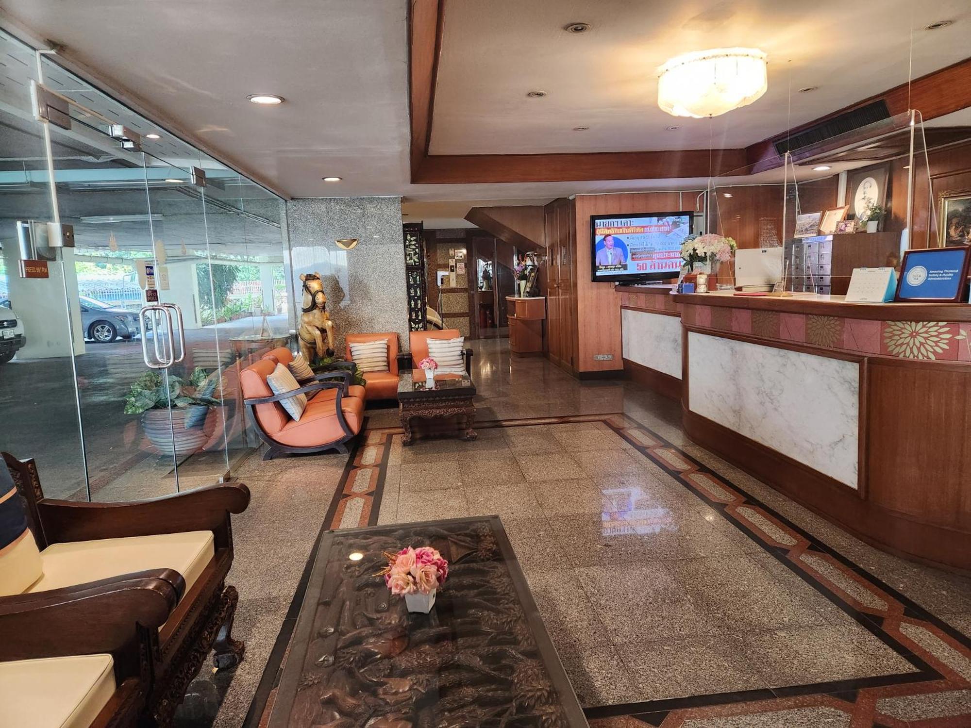 Interchange Tower Serviced Apartment - Sha Extra Plus Bangkok Exterior photo
