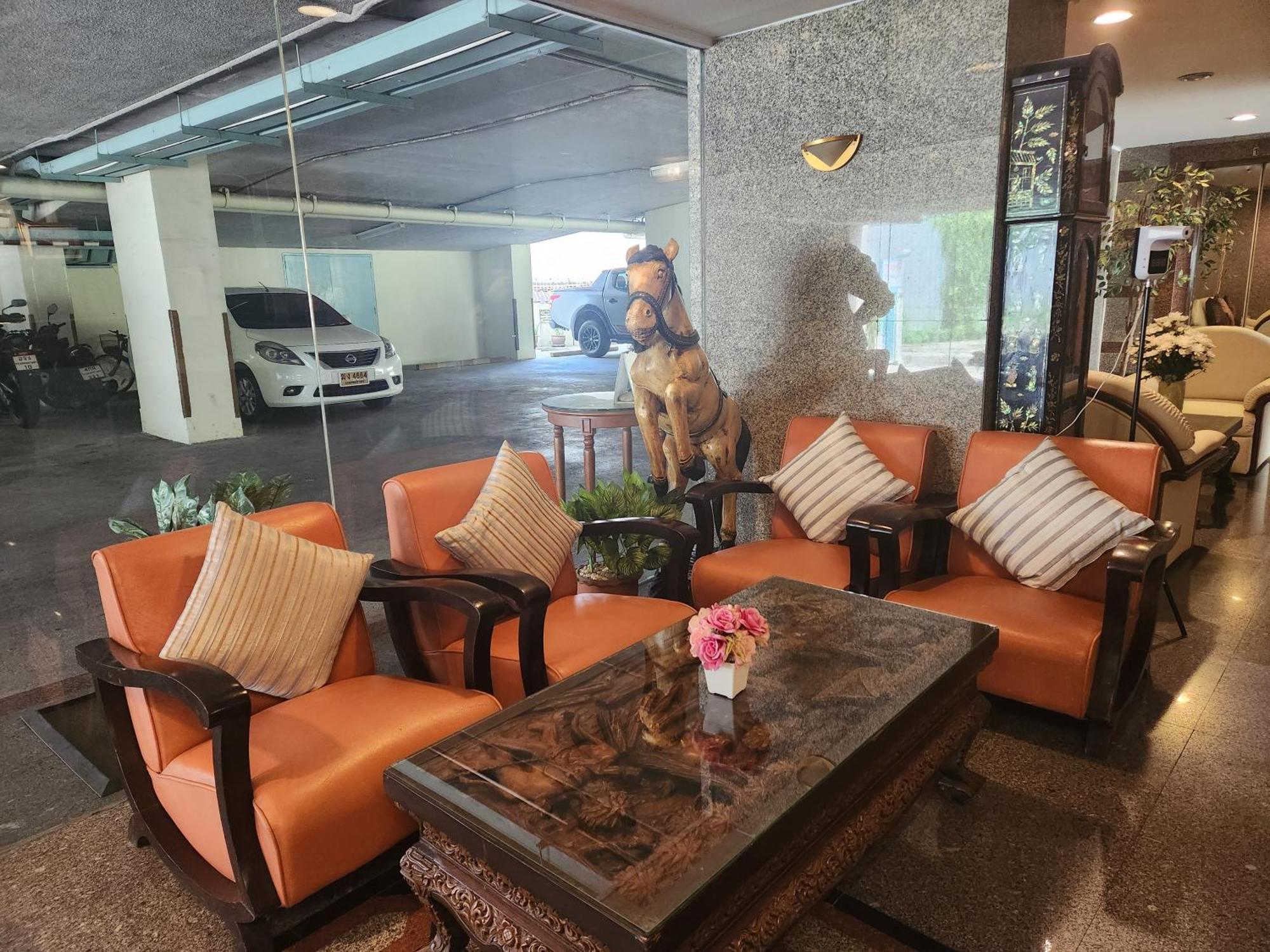 Interchange Tower Serviced Apartment - Sha Extra Plus Bangkok Exterior photo