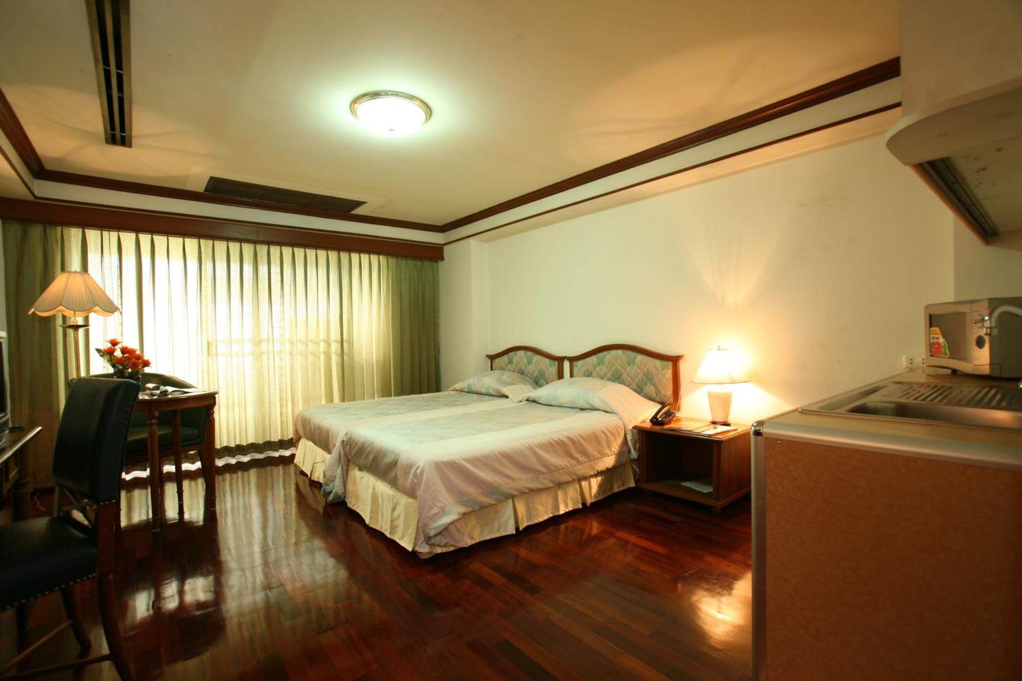 Interchange Tower Serviced Apartment - Sha Extra Plus Bangkok Exterior photo
