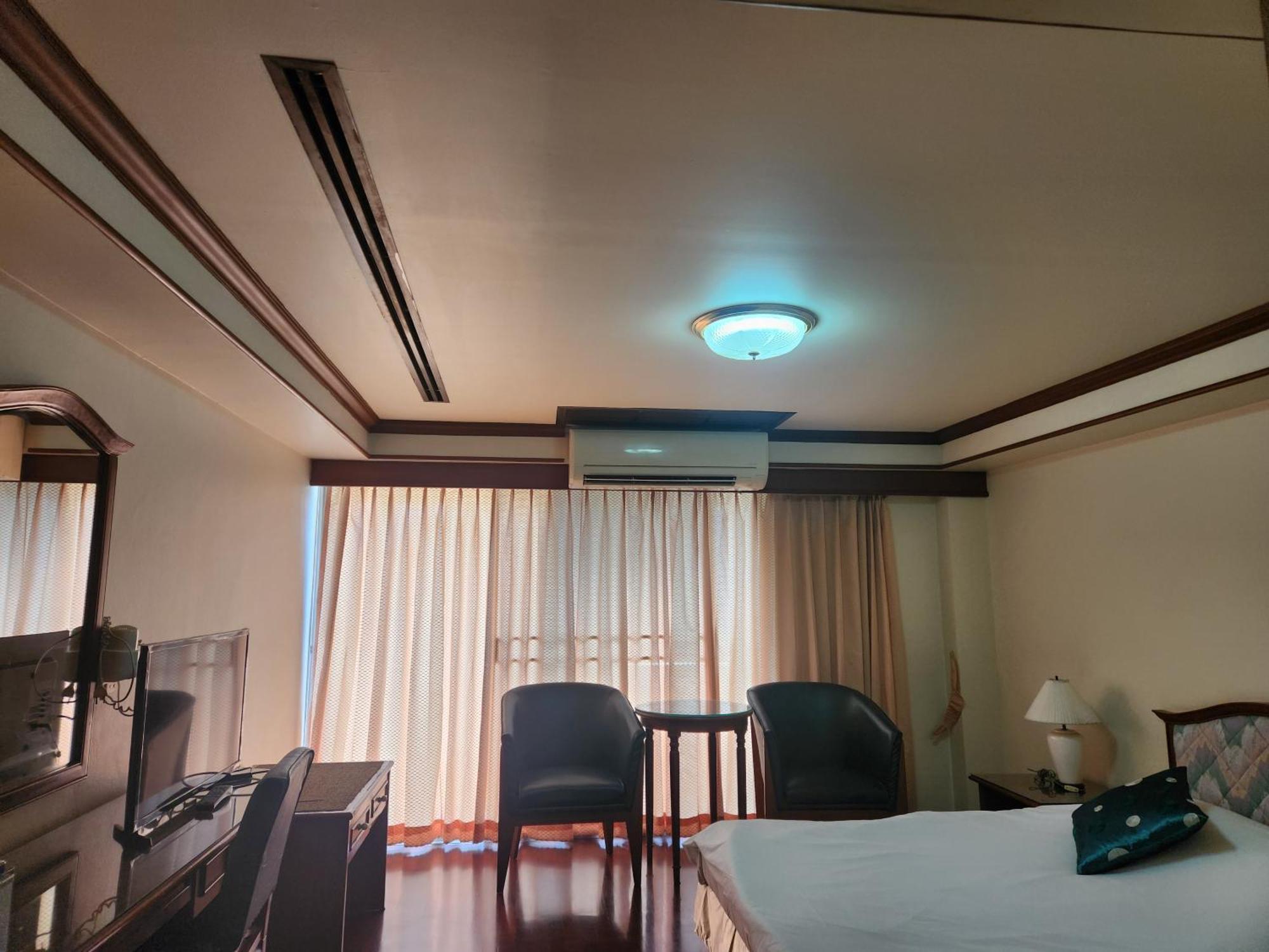 Interchange Tower Serviced Apartment - Sha Extra Plus Bangkok Exterior photo