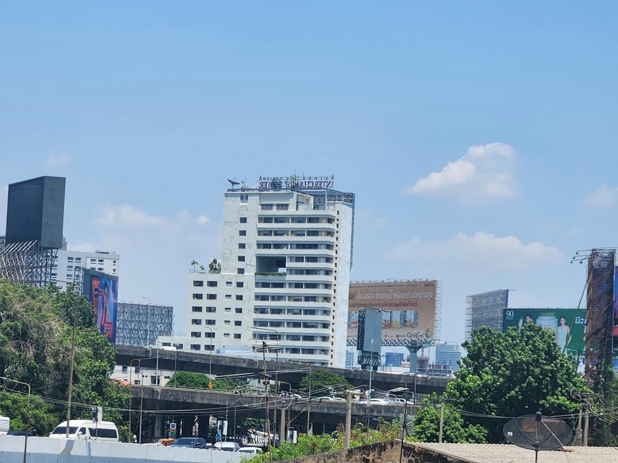 Interchange Tower Serviced Apartment - Sha Extra Plus Bangkok Exterior photo