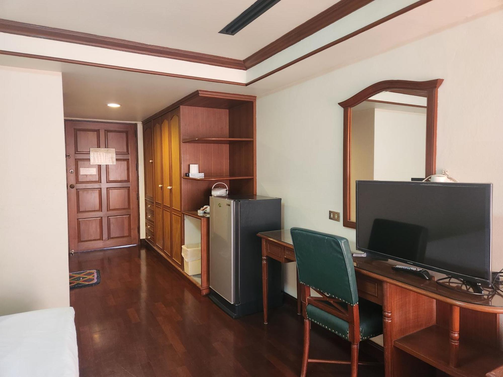 Interchange Tower Serviced Apartment - Sha Extra Plus Bangkok Exterior photo