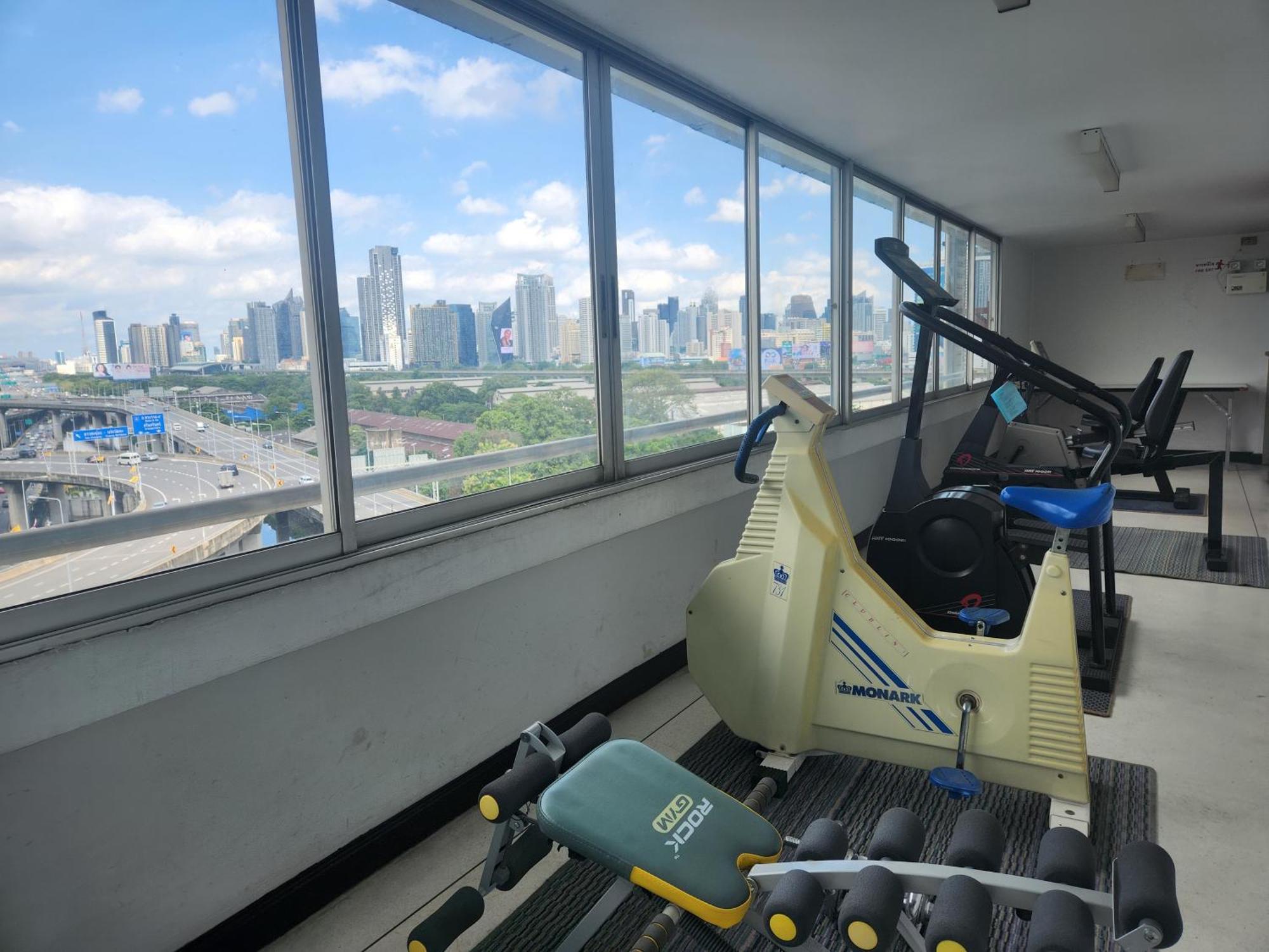 Interchange Tower Serviced Apartment - Sha Extra Plus Bangkok Exterior photo