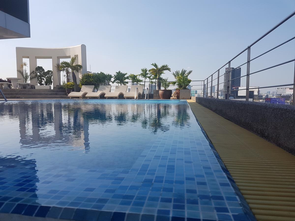 Interchange Tower Serviced Apartment - Sha Extra Plus Bangkok Exterior photo