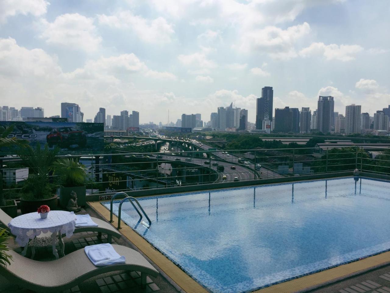 Interchange Tower Serviced Apartment - Sha Extra Plus Bangkok Exterior photo